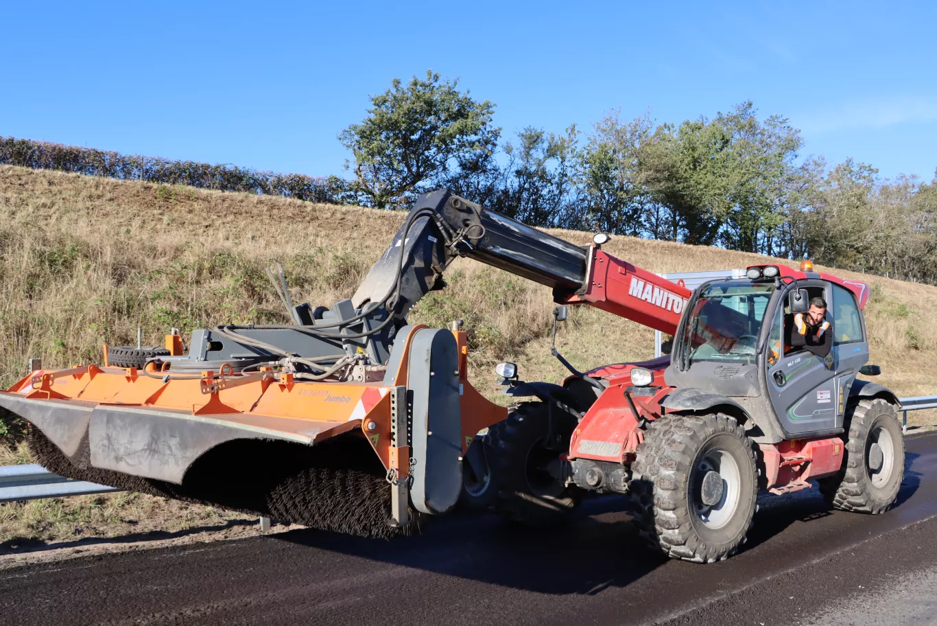 Tracteur balai Manitou - 3,50m de balayage