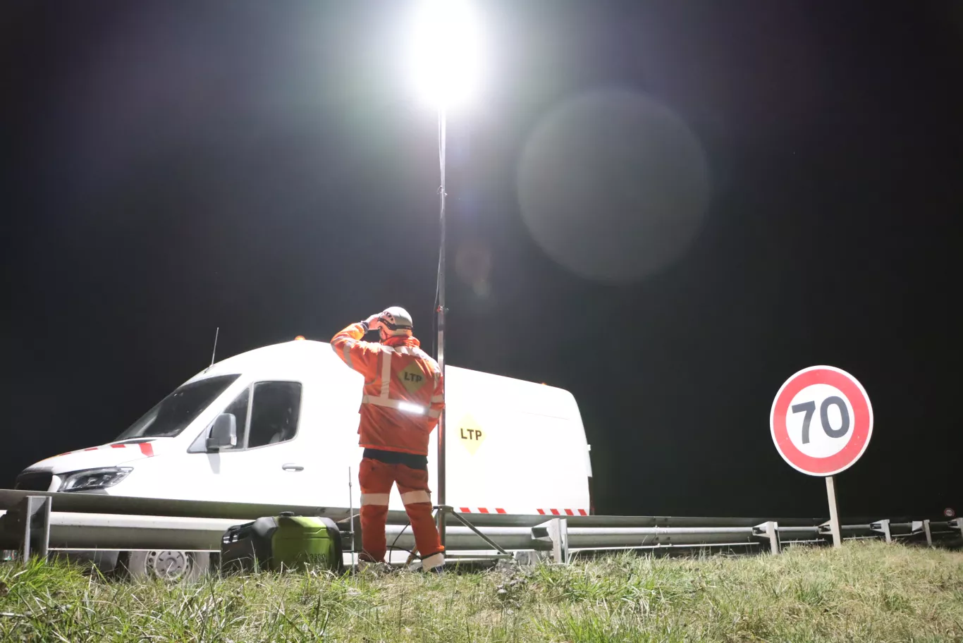 Mâts d'éclairage mobiles silencieux