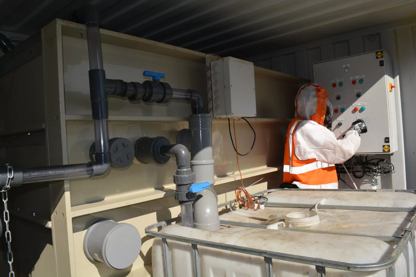 Unité de filtration mobile pour désamiantage routier